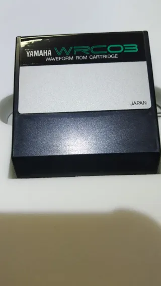 YAMAHA RX5 Caja de Ritmos