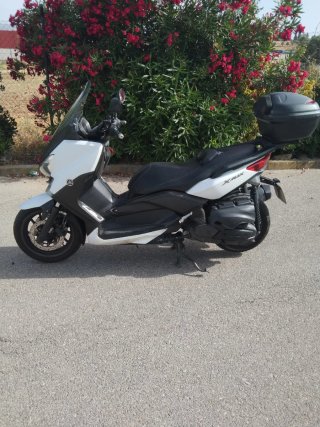 Yamaha XMAX 400 Maxi Scooter