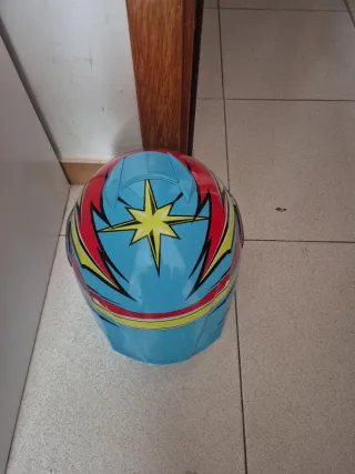 Casco de moto BHR azul y rojo
