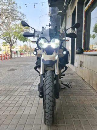 Moto Guzzi V85 TT Travel Beige