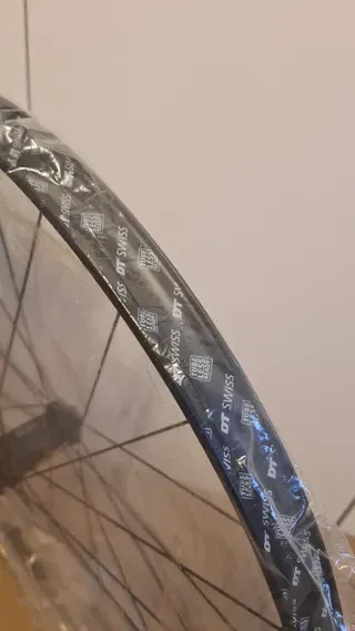 DT SWISS HX 1700 29” delantera nueva con garantía