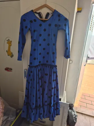 Traje de flamenca azul con lunares negro 10 años