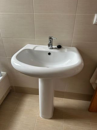 Lavabo de baño de cerámica blanco