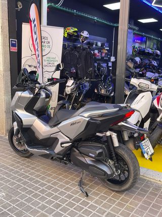 Honda ADV 350 Plata/Negra Automática