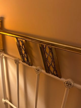 Cabecero de cama metal dorado y blanco