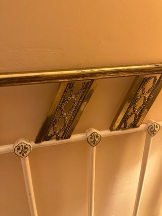Cabecero de cama metal dorado y blanco