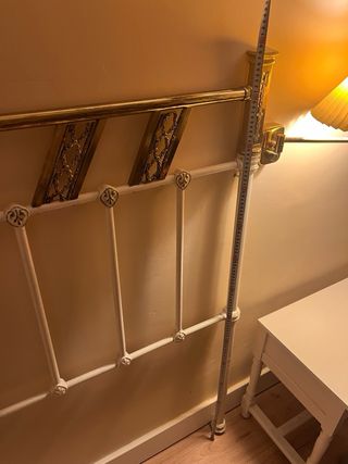 Cabecero de cama metal dorado y blanco