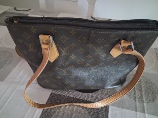 Bolso Louis Vuitton Marrón con Detalles,es origina