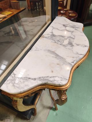 Consola Antigua Madera Dorada y Sobre de Mármol.