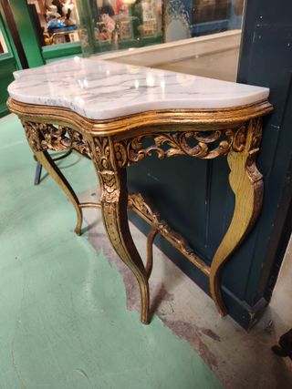 Consola Antigua Madera Dorada y Sobre de Mármol.
