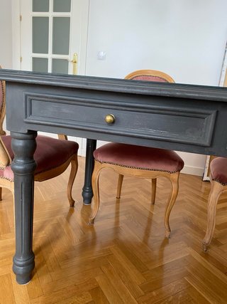 Mesa de madera color grafito  con cajones