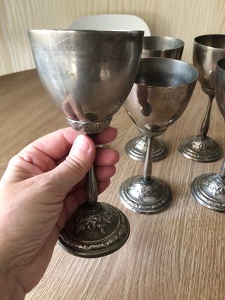 Copas de vino vintage metal ornamentadas
