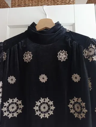 Vestido terciopelo negro bordado