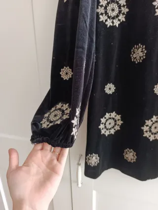Vestido terciopelo negro bordado