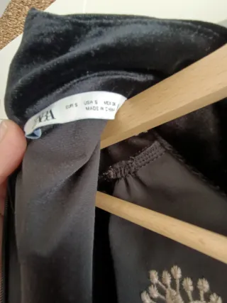 Vestido terciopelo negro bordado