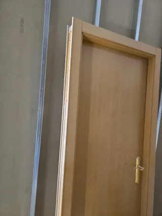 Puerta de madera estándar