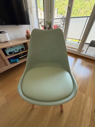 4 Sillas Comedor Plástico y Madera