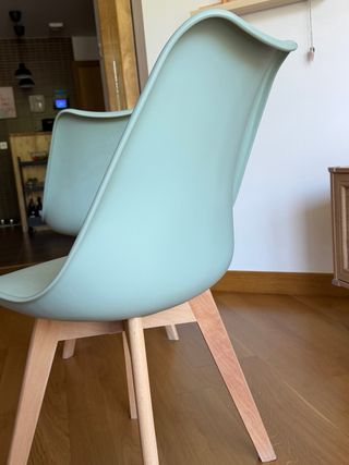4 Sillas Comedor Plástico y Madera