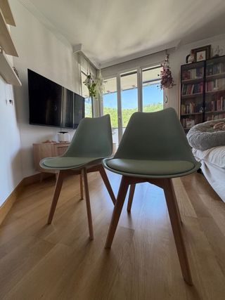 4 Sillas Comedor Plástico y Madera