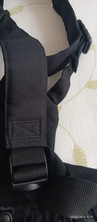 Mochila portabebés Chicco negra