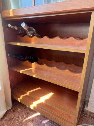 Mueble vitrina para copas y botellas