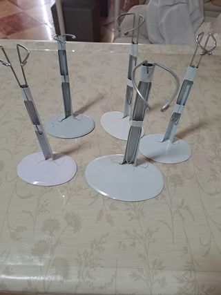 Supporti per bambole Nancy e Lesli