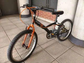 Bicicleta infantil Btwin naranja