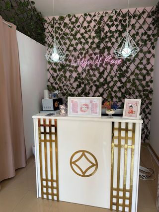 Se vende mobiliario de salon de uñas