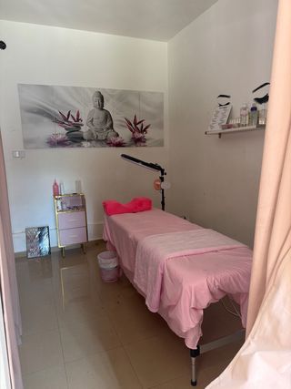 Se vende mobiliario de salon de uñas