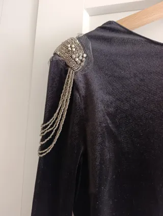 Body negro con hombreras