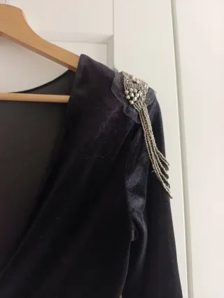 Body negro con hombreras