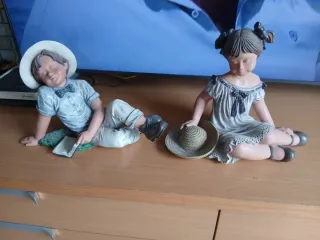 Figuras Nadal niño y niña sentados