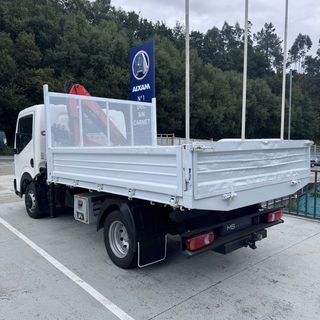 Nissan Cabstar NT400 BASCULANTE Y GRUA