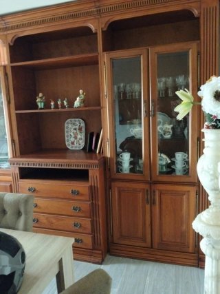 Mueble de salón madera y cristal