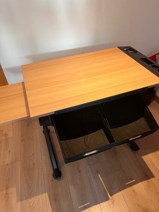 Mesa de dibujo inclinable.