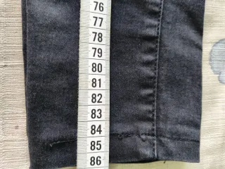 Pantalón vaquero negro