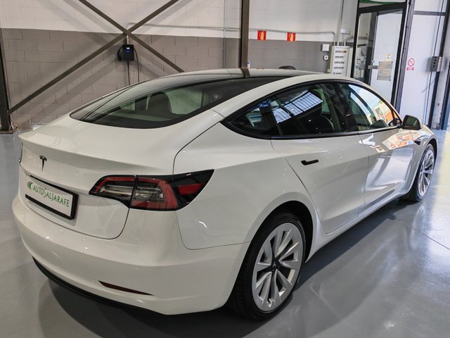 Tesla Model 3 RWD