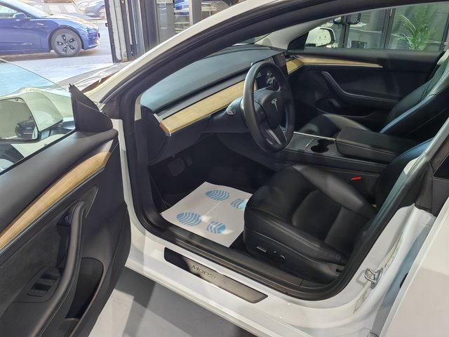Tesla Model 3 RWD