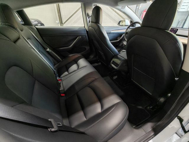 Tesla Model 3 RWD