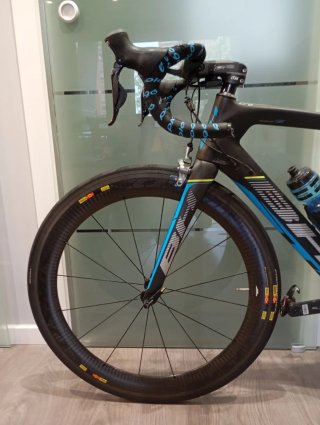 Bicicleta BH G6 PRO DI2 + Mavic Cosmic CXR 60C