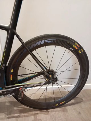 Bicicleta BH G6 PRO DI2 + Mavic Cosmic CXR 60C