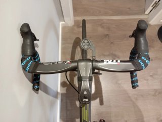 Bicicleta BH G6 PRO DI2 + Mavic Cosmic CXR 60C