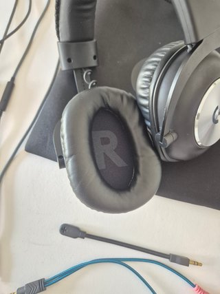 Auriculares Gaming Logitech G Pro + Accesorios