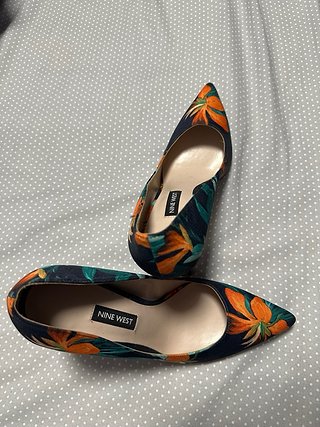 Zapatos de tacón Nine West florales