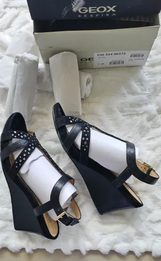 Sandalias cuña Geox negras terciopelo 39