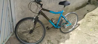 Bicicleta Montaña Azul y Negra