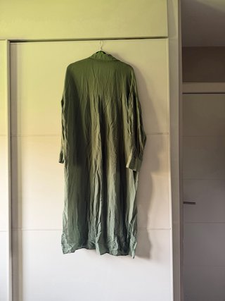 Vestido largo verde estilo camisero