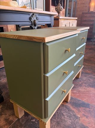 Mesitas de noche verdes de madera