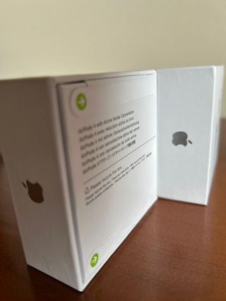 2 AirPods4