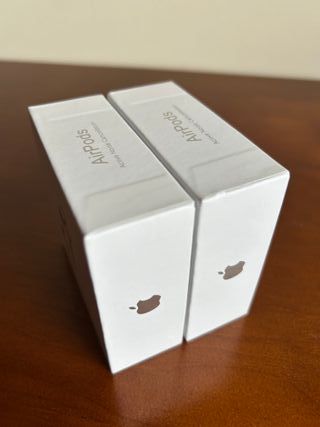 2 AirPods4